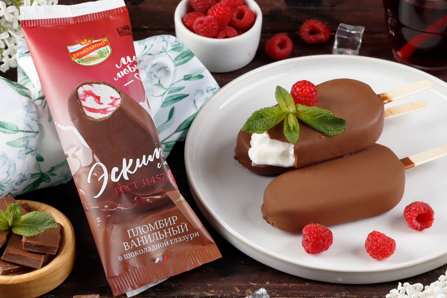 Эскимо пломбир с наполнителем «Малина» в шоколадной глазури