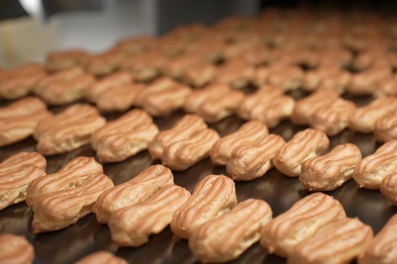 Пирожные «Эклер» с ванильной начинкой ТМ «ЕРМОЛИНО»