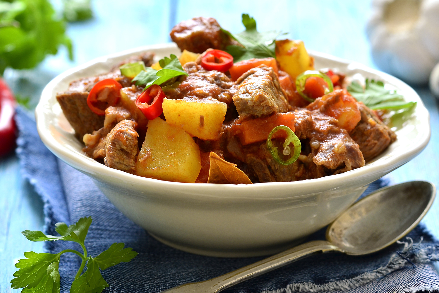 Тушеная картошка с тушенкой