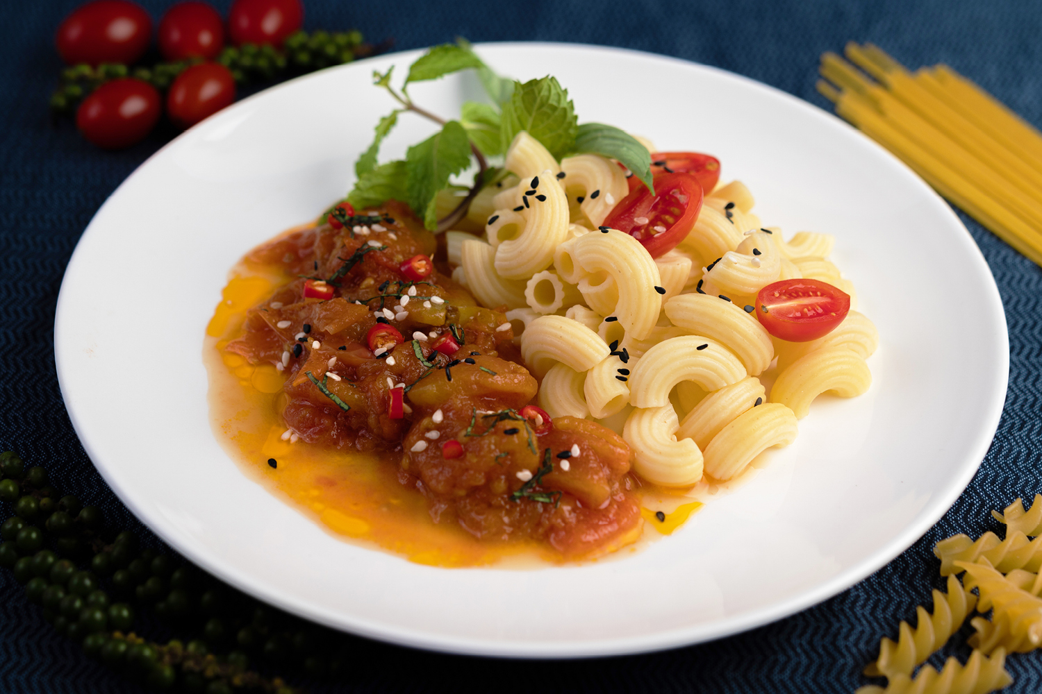 Макароны с мясной подливой