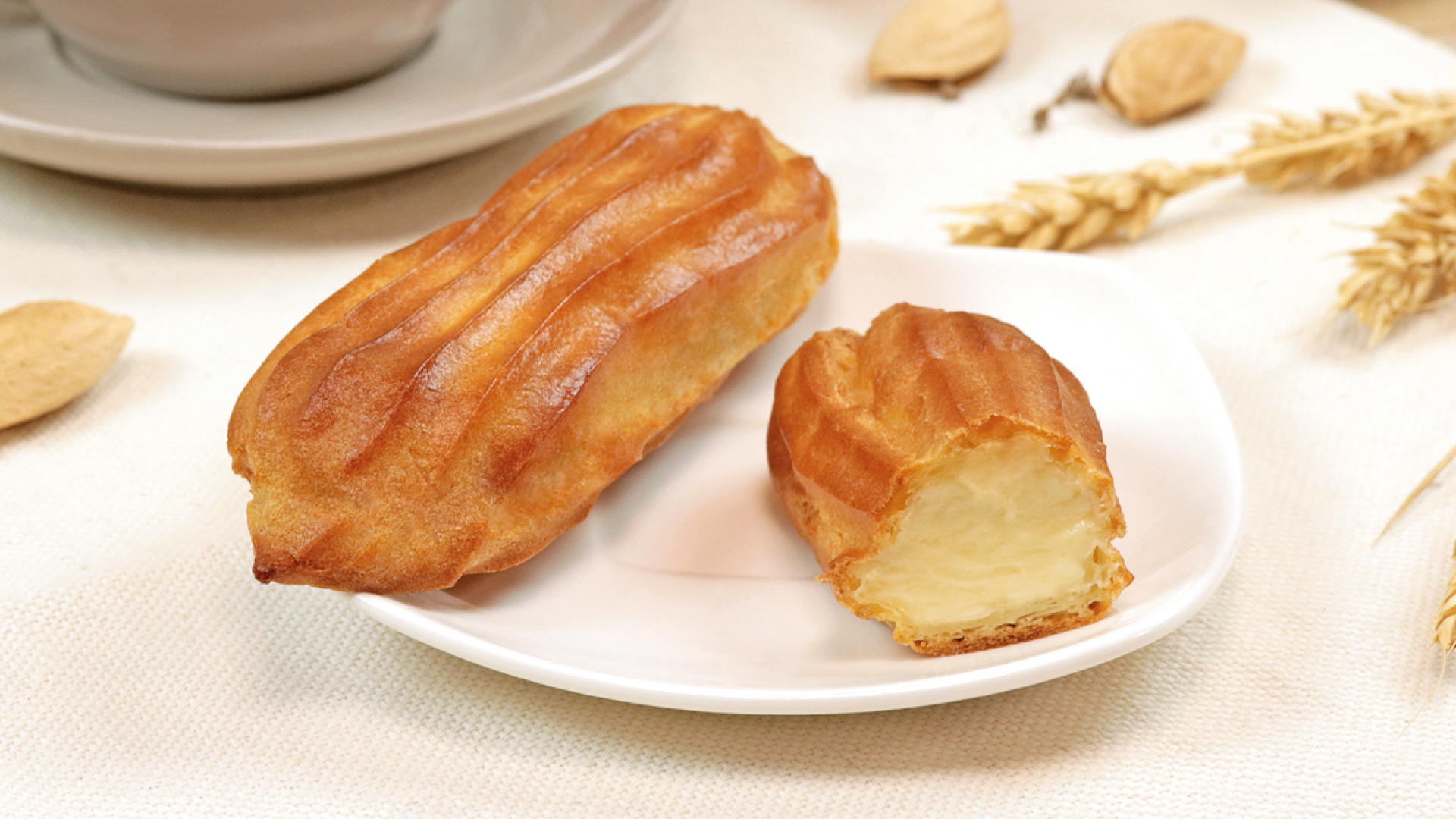 Пирожное «Эклер» с ванильной начинкой ТМ ЕРМОЛИНО