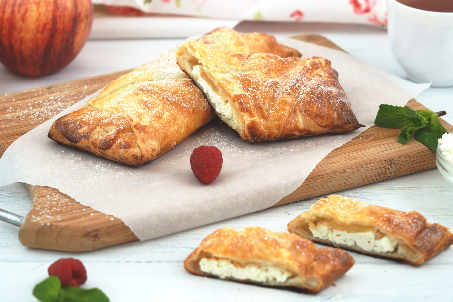 Пирог с творогом и яблоками