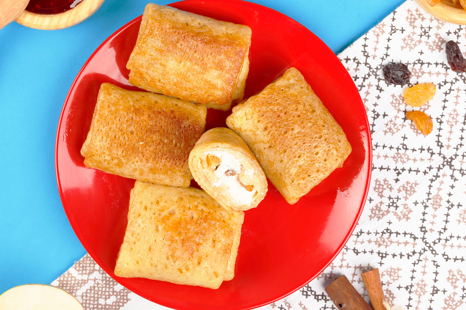 Блинчики с творогом и изюмом