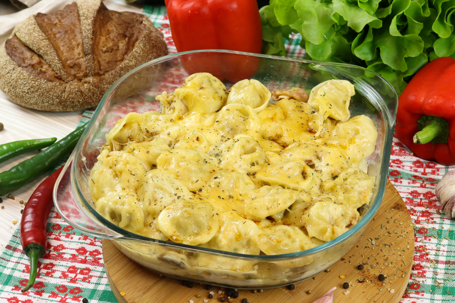 Пельмени со сметаной и сыром в духовке