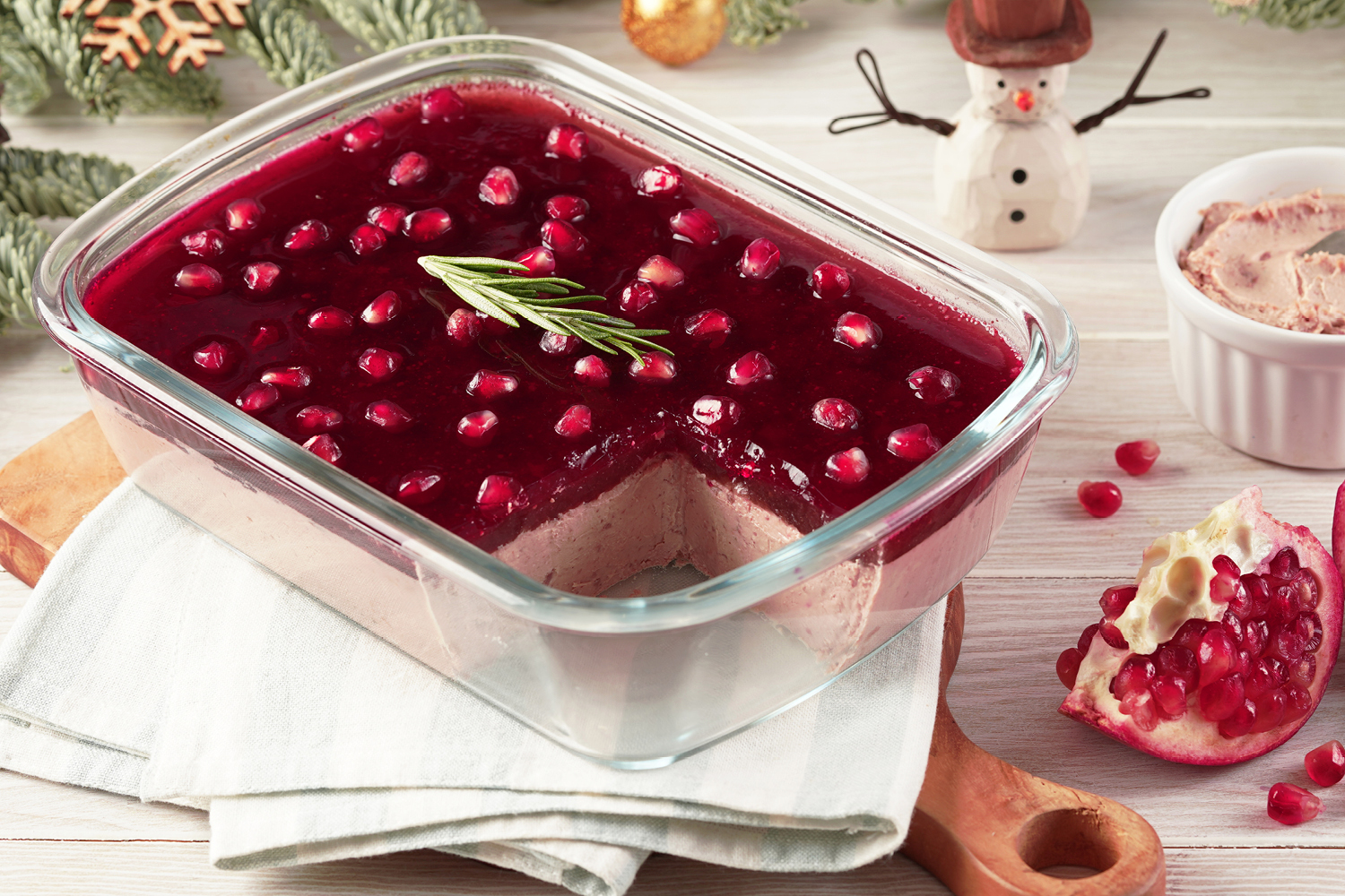 Мясной паштет под гранатовым желе