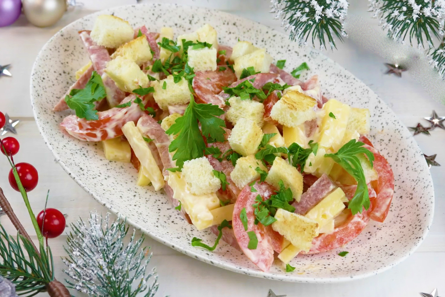 Салат с колбасой и сыром