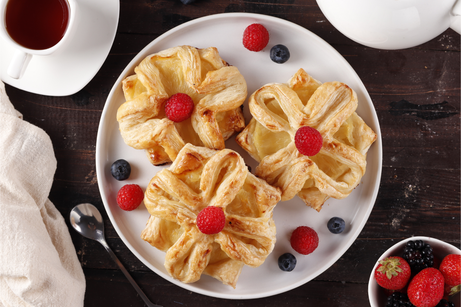 Ананасы в слоеном тесте