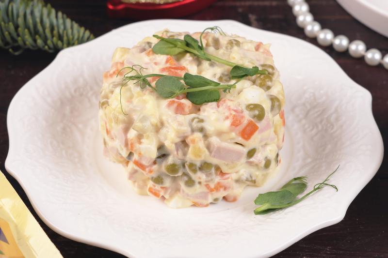 Оливье на Новый год: как сохранить свежим надолго