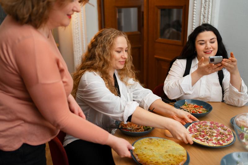 Внезапные гости: 5 продуктов «ЕРМОЛИНО», чтобы накрыть стол за 5 минут