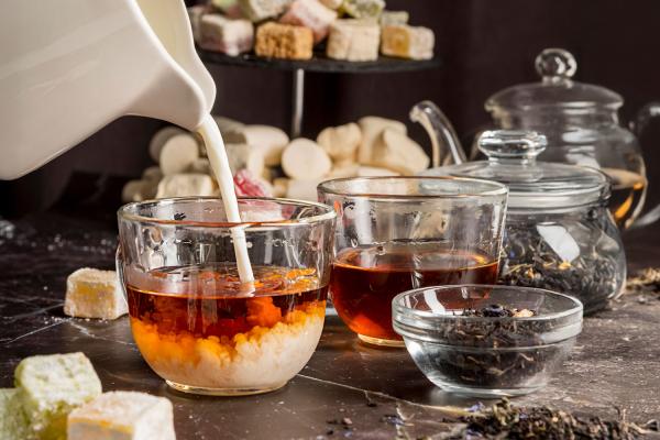 Чай с молоком: польза и вред для организма, рецепт как правильно заваривать