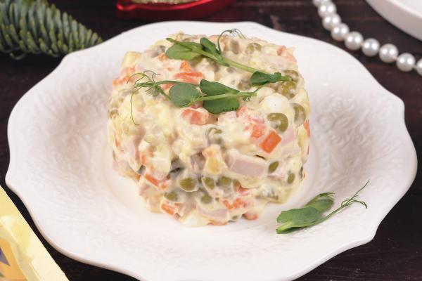 Оливье на Новый год: как сохранить свежим надолго