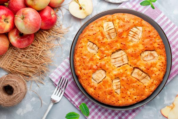 Шарлотка с яблоками: рецепты и секреты приготовления