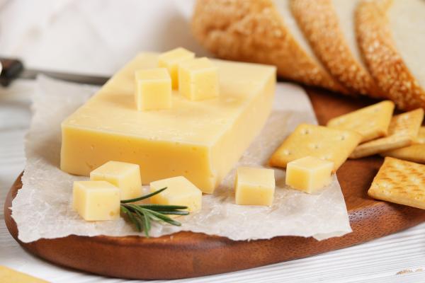 Зачем в сыре пластиковые цифры?