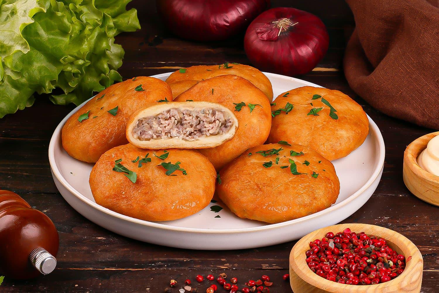 Беляши жареные с&nbsp;говядиной и&nbsp;курицей