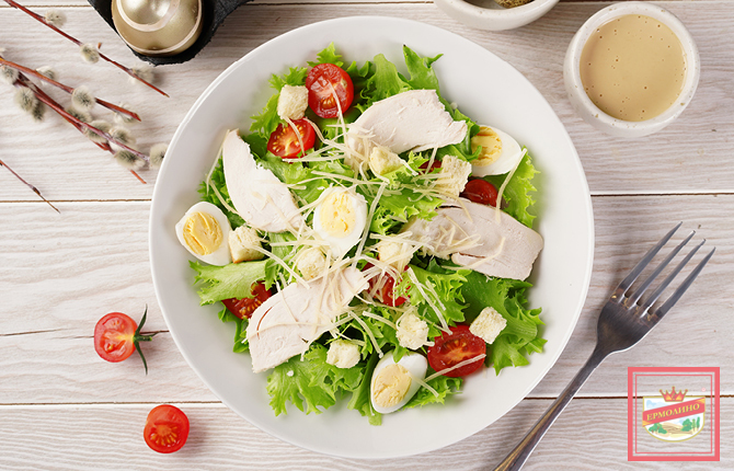 https://www.ermolino-produkty.ru/picts/recipes/670%D1%85430_salat-cezar-s-kuricey.jpg