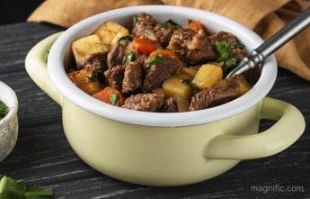 Тушеная картошка с тушенкой