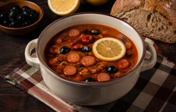 Солянка с сосисками