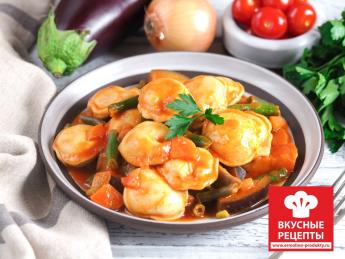 Пельмени тушеные с овощами