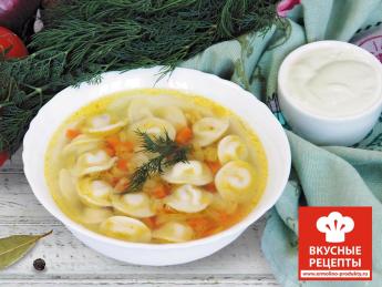 Вкусный суп с пельменями