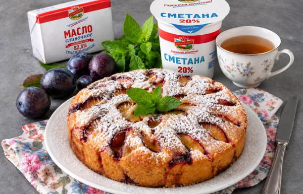 Шарлотка со сливами в духовке