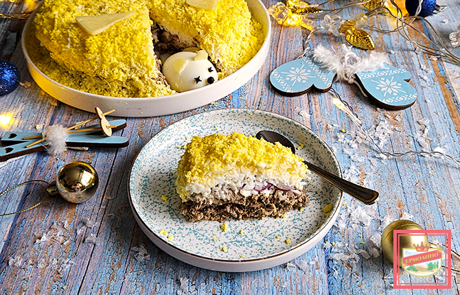 Салат с куриной печенью и сыром фото