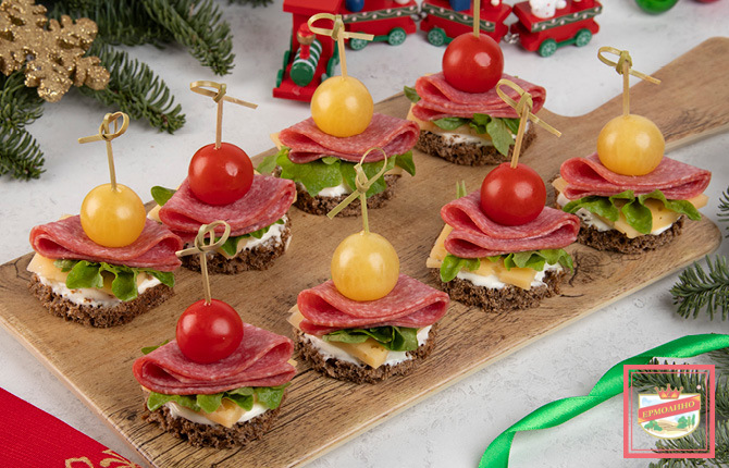 Праздничные канапе с колбасой фото
