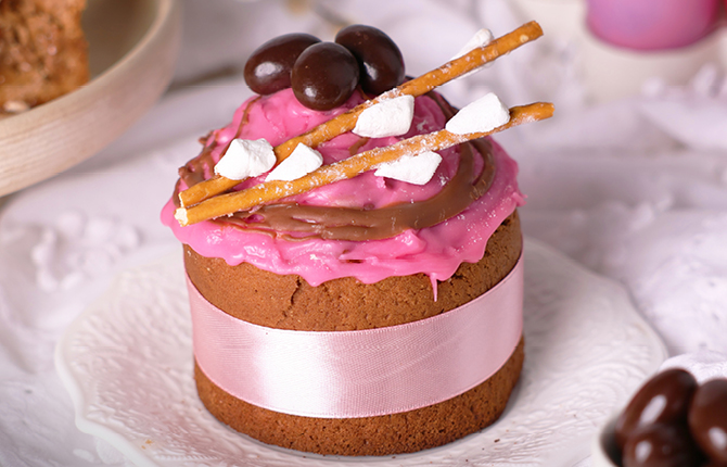 Кулич на кефире с шоколадным кремом фото