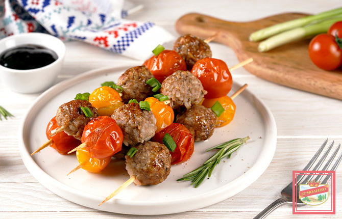 Фрикадельки с соусом в духовке фото