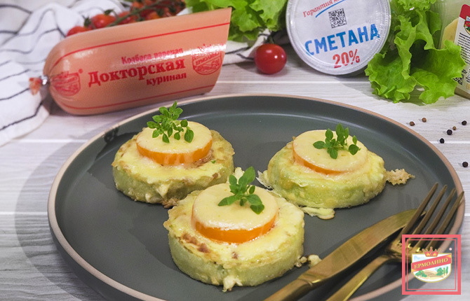 Кабачки с колбасой и сыром на сковороде фото