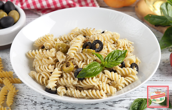 Итальянский салат с макаронами фото