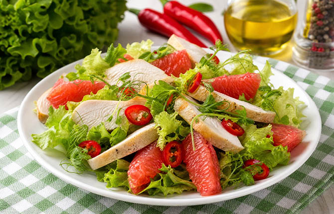 Салат с грейпфрутом и курицей фото