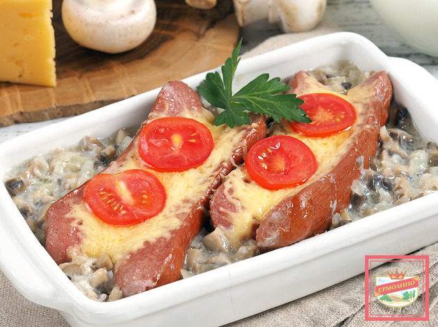 Сардельки с сыром в молочно-грибном соусе фото