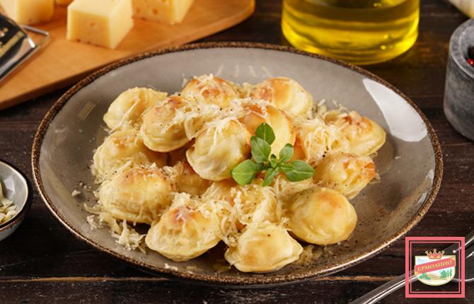 пельмени жареные на сковороде с сыром